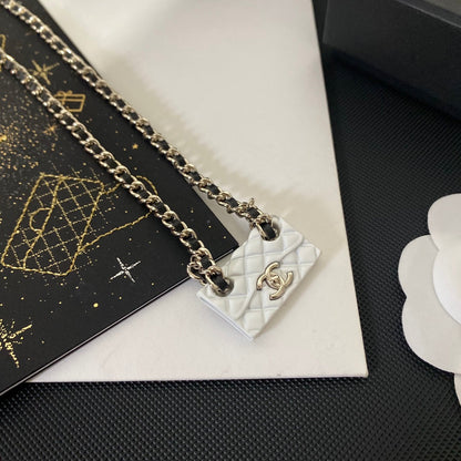 Collier Sac Élégant et Tendance