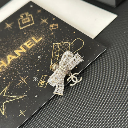 Broche de lazo con diamantes