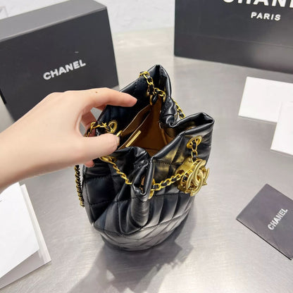Bolso cubo con cordón de diamantes