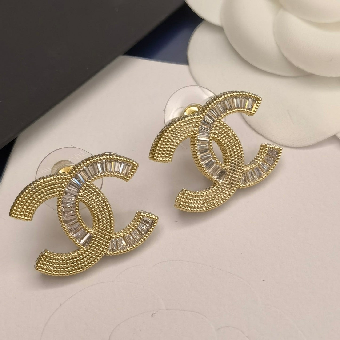 Boucles d'oreilles clous Zircon motif lettre