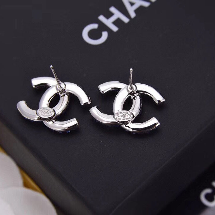Boucles d'oreilles lettre diamant double rangée bleues