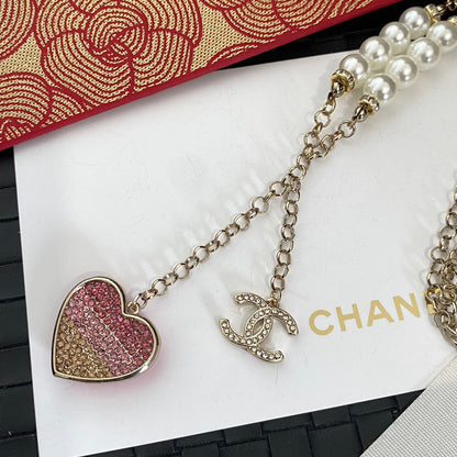 Collar de Perlas con Colgante de Corazón Rosa