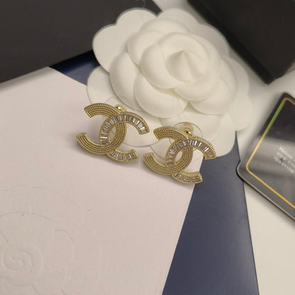 Boucles d'oreilles clous Zircon motif lettre