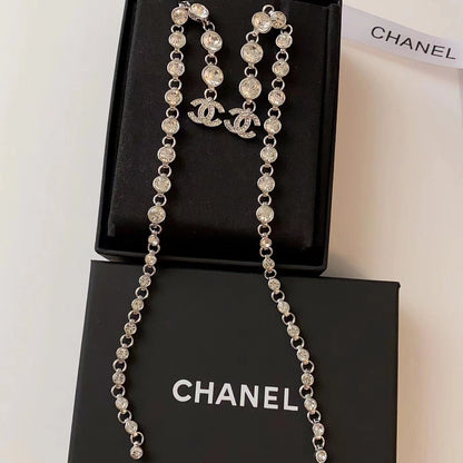 Pendientes largos de diamantes de moda