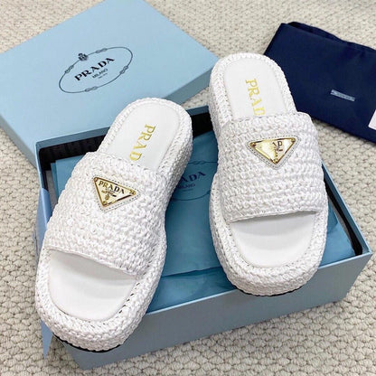 Pantuflas con logotipo de triángulo tejido
