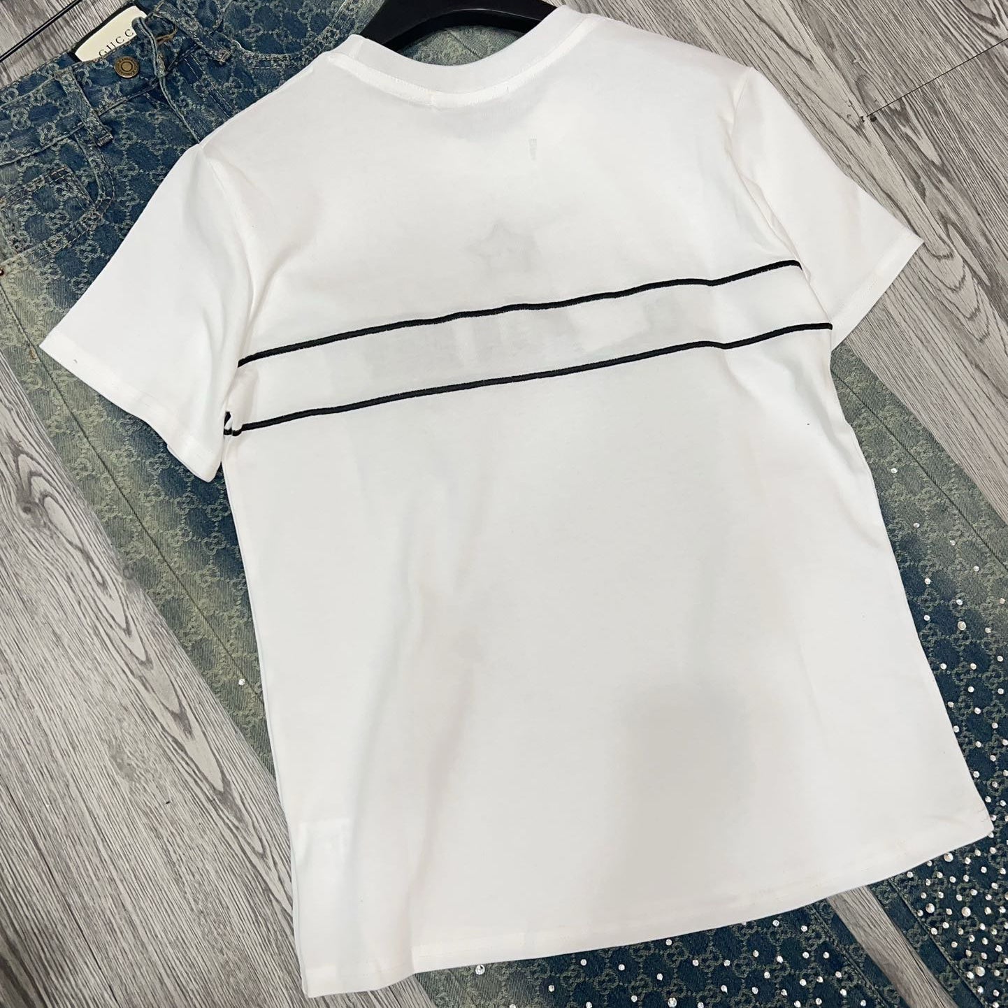 T-shirt femme avec lettres brodées étoilées