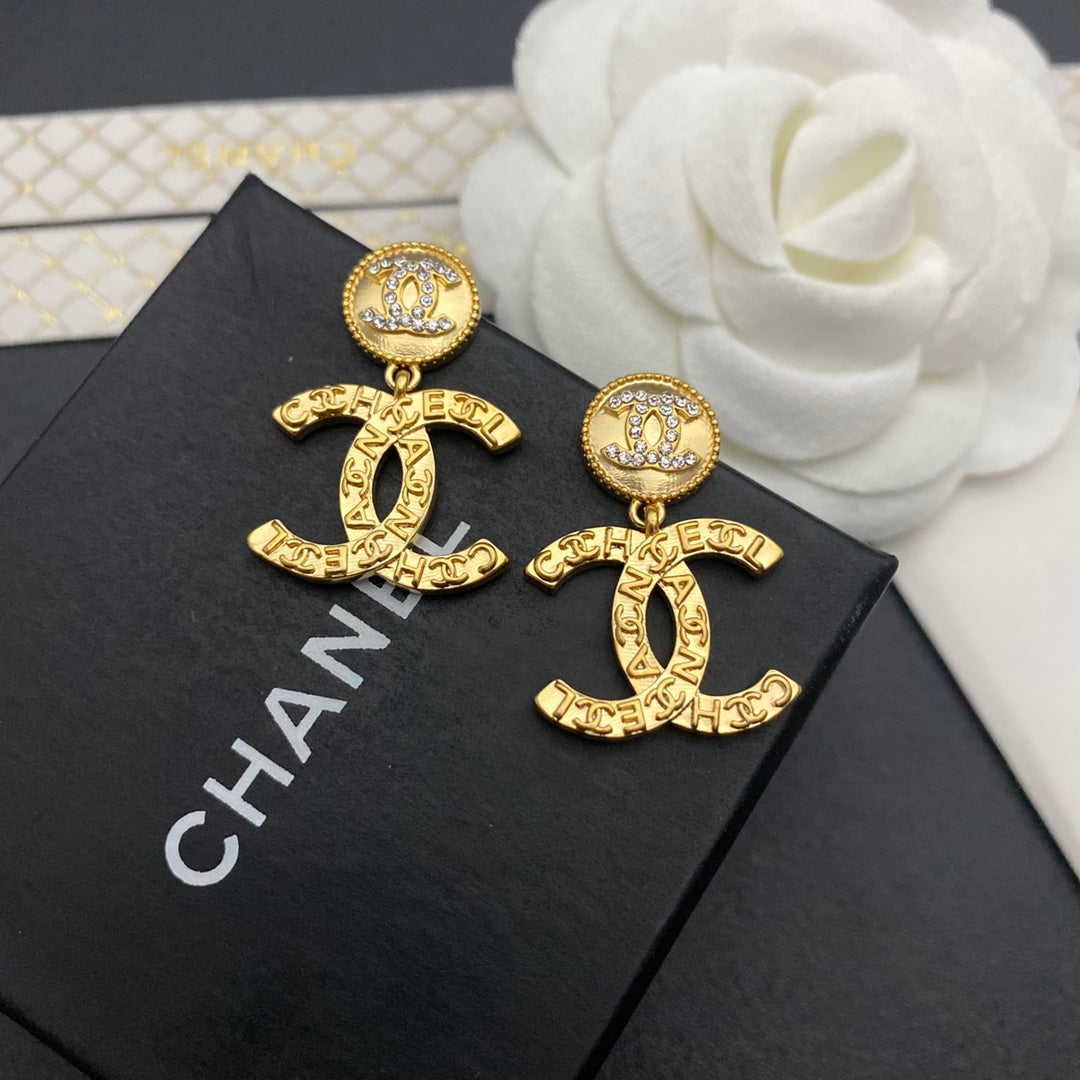 Boucles d'oreilles pendantes vintage Double C