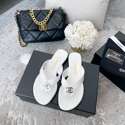 Chanclas sencillas de moda