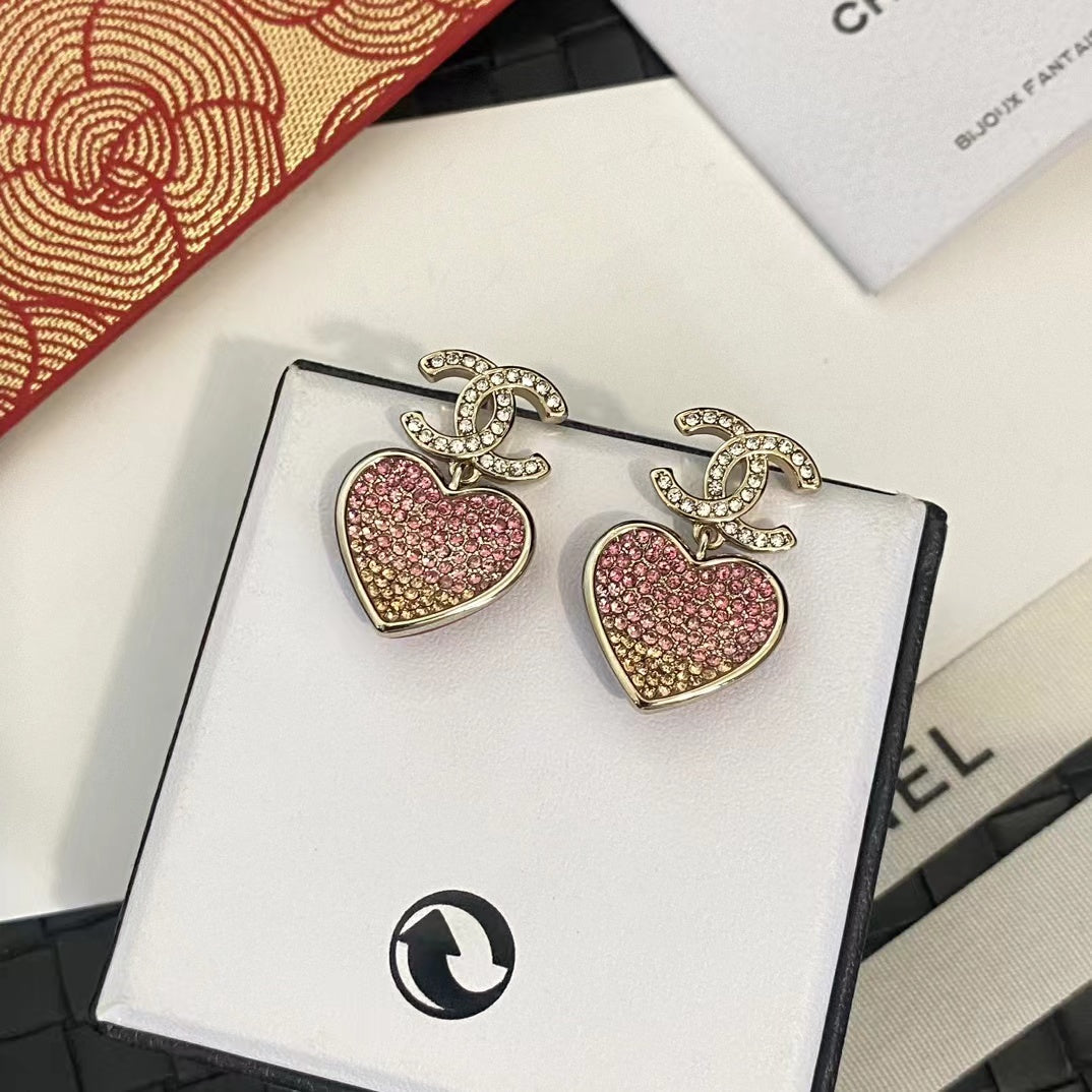 Elegantes pendientes de corazón de diamante