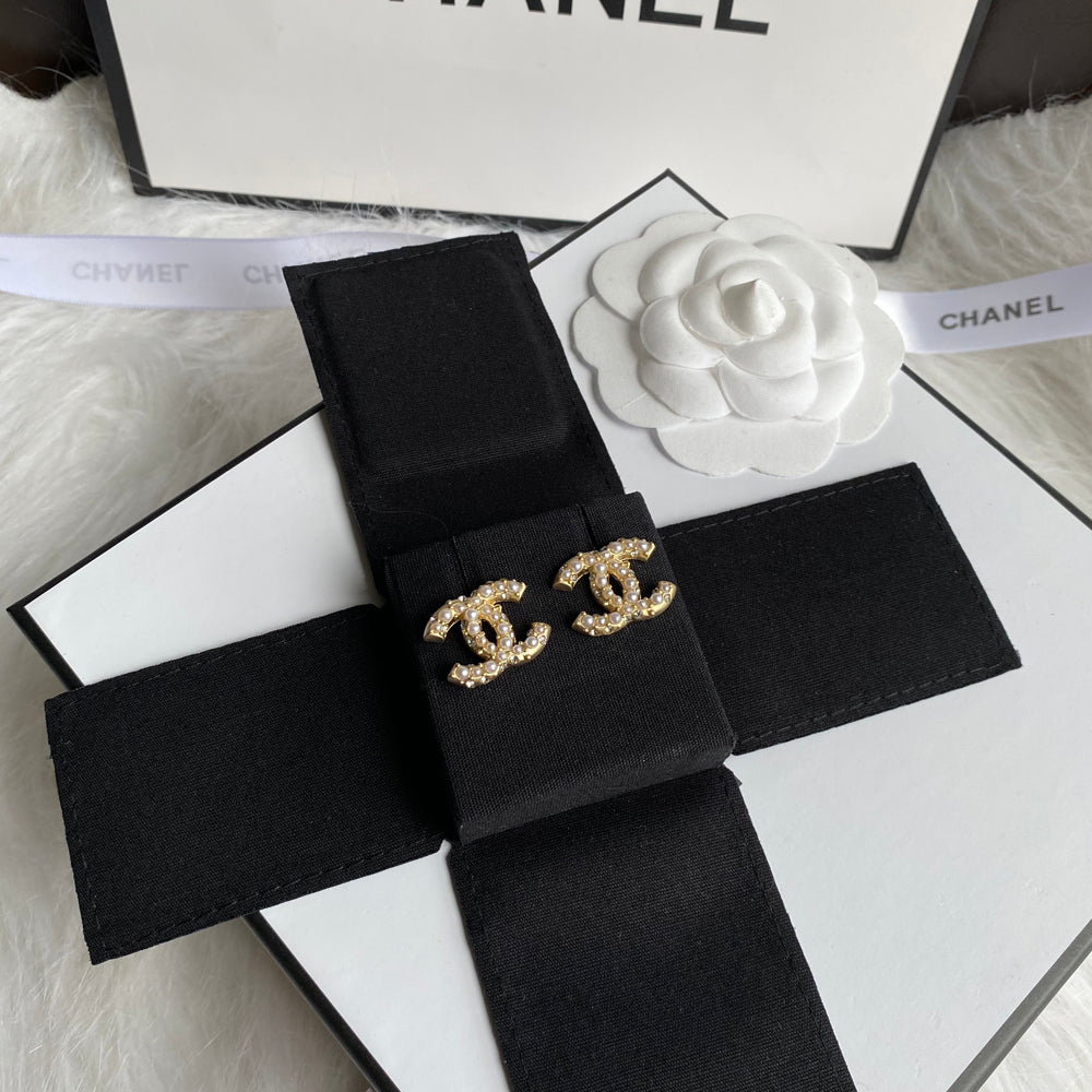 Boucles d'oreilles clous uniques en perles irrégulières