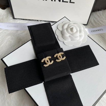 Boucles d'oreilles clous uniques en perles irrégulières