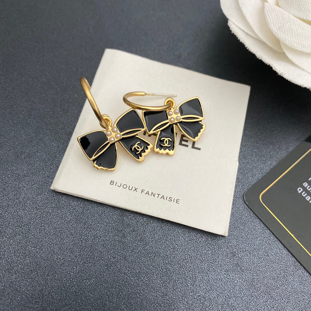 Pendientes bonitos con lazo