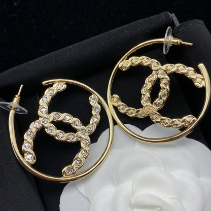 Arracadas de oro con inicial de diamante