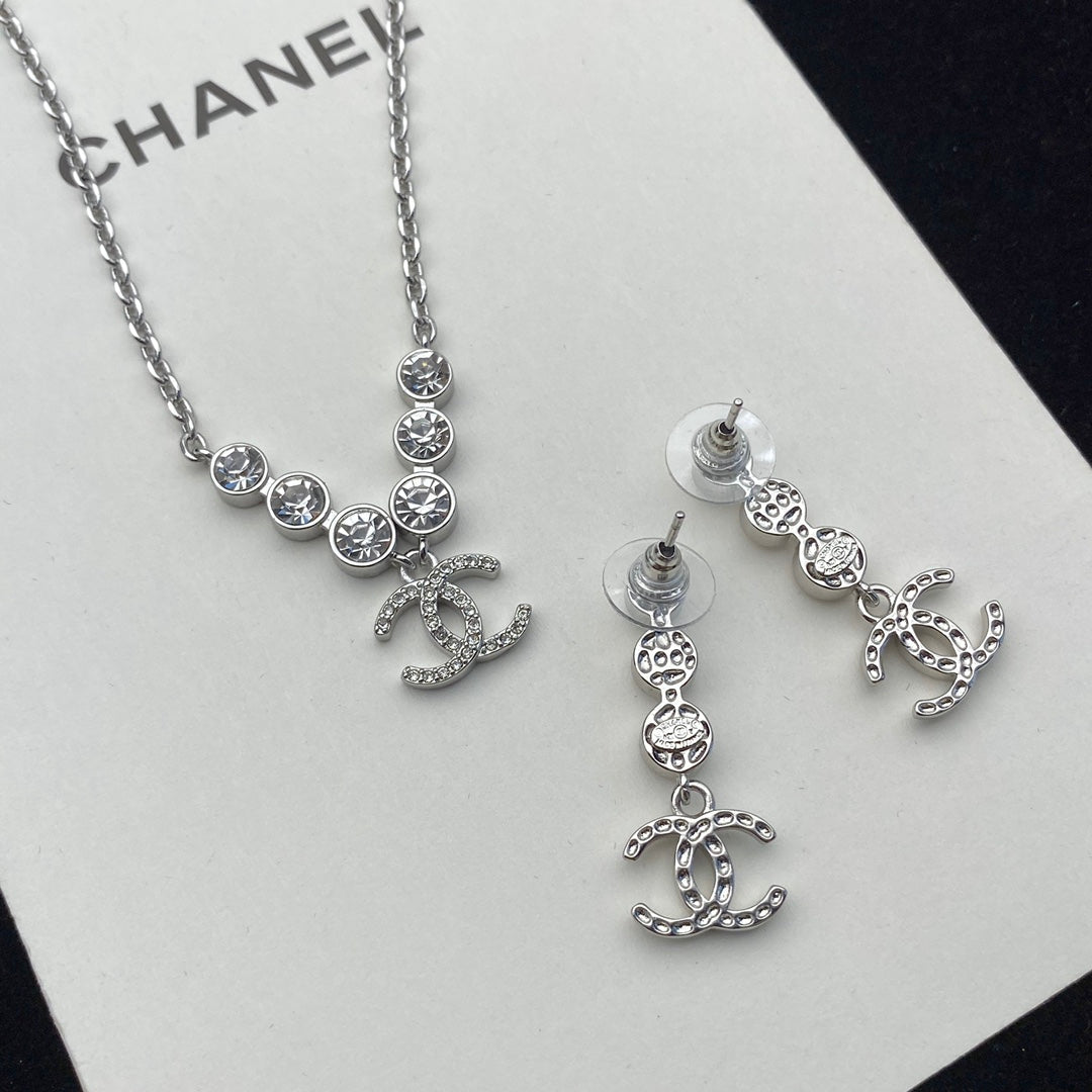 Juego de collar y pendientes de cristal de diamante