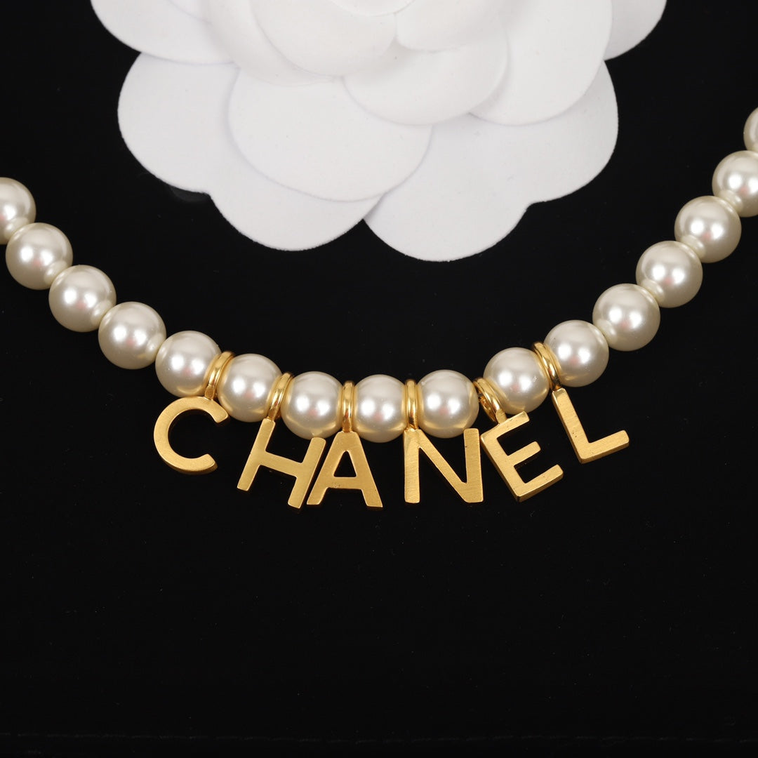 Collier Pendentif Lettre Perle