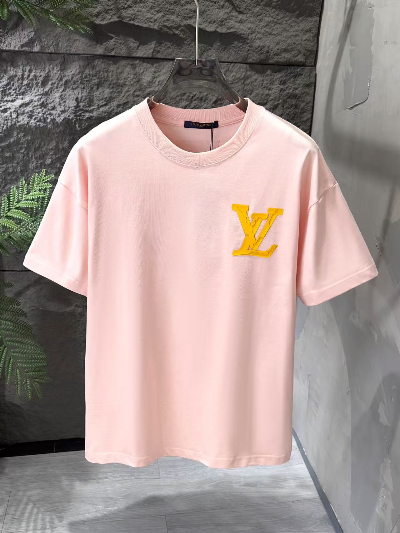 Nouveau t-shirt de broderie classique