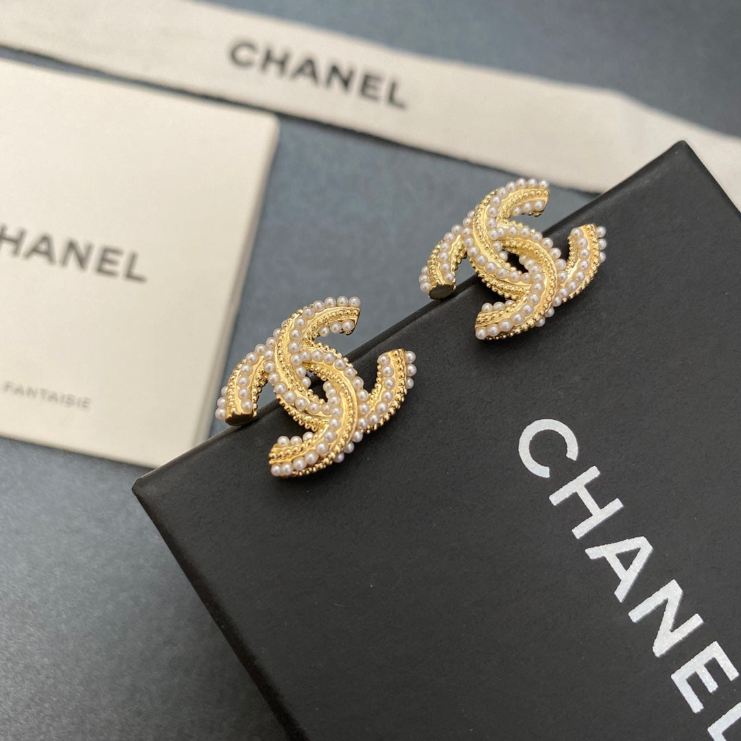 Boucles d'oreilles clous lettre perle tempérament