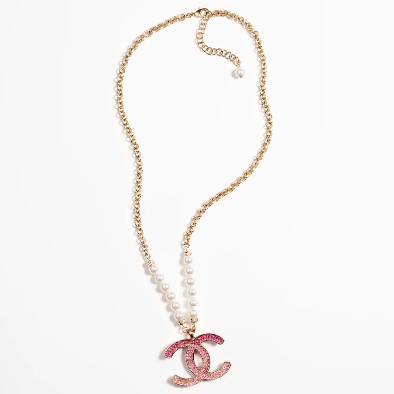 Collier de perles à logo diamant rose