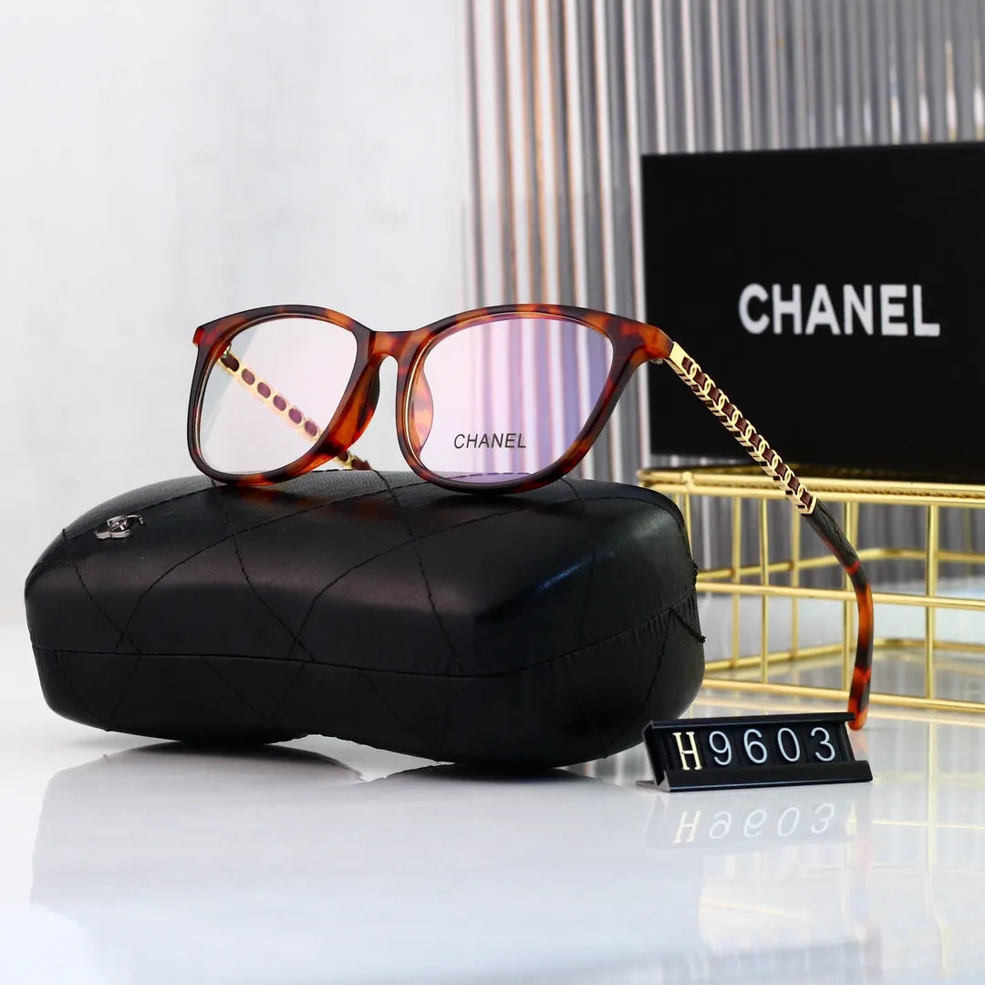 Lunettes à monture à lettre classiques