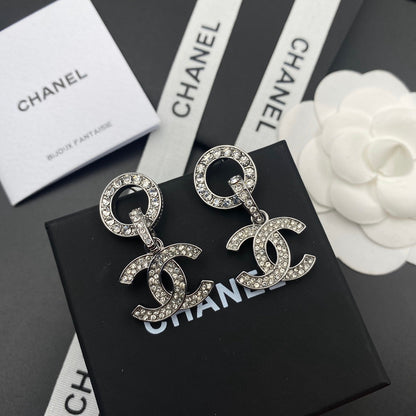 Pendientes de diamante con colgante de logo circular