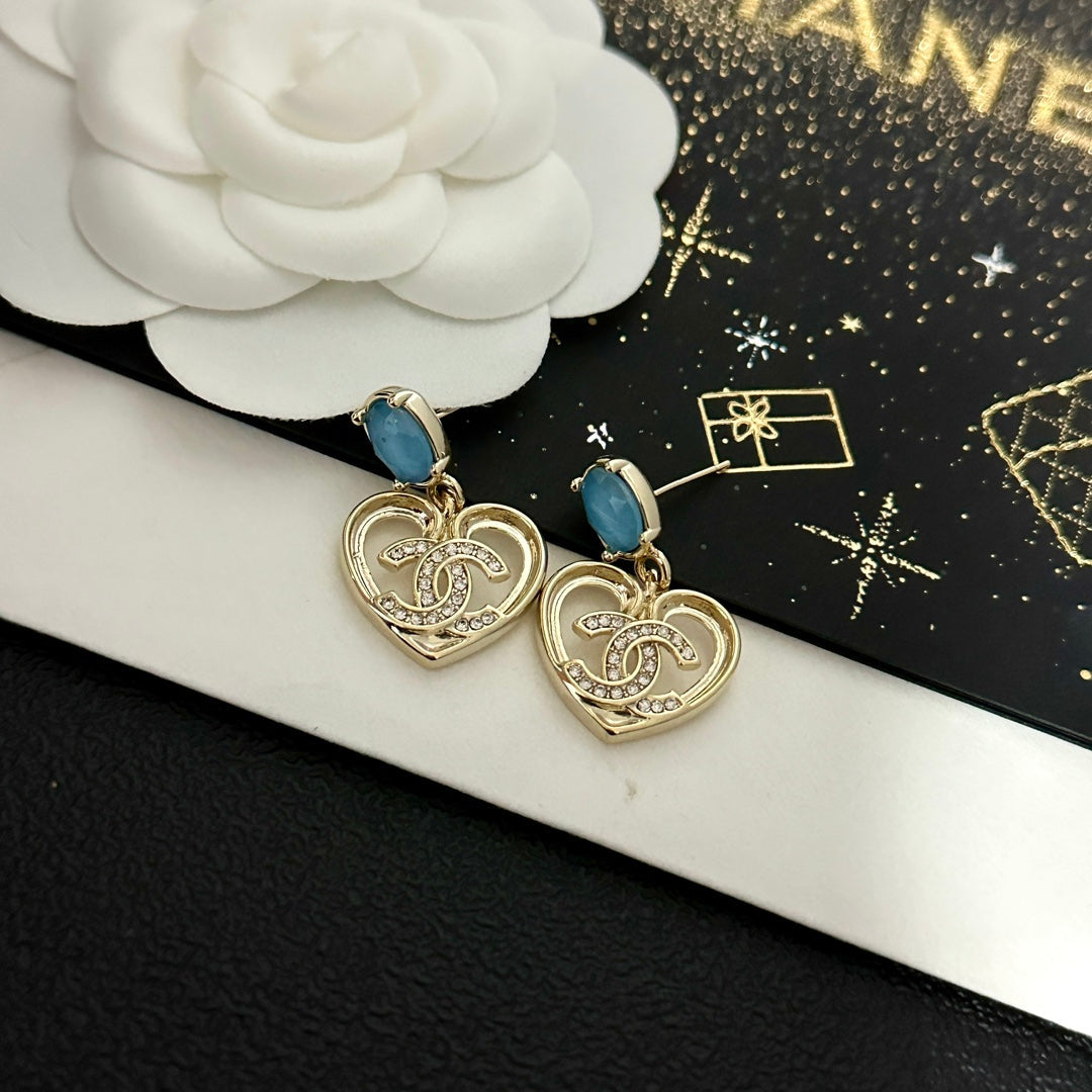 Boucles d'oreilles élégantes en forme de cœur avec gemme