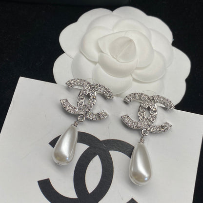 Boucles d'oreilles pendantes alphabet diamant et perles