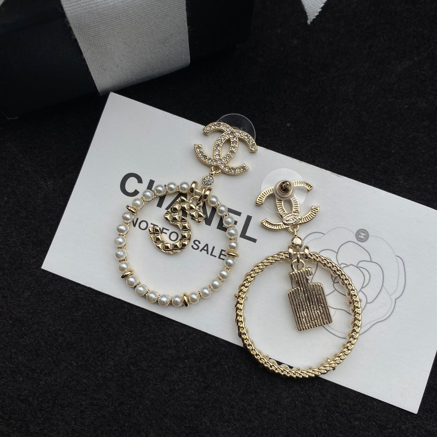 Pendientes de perlas con colgante de botella de perfume Lucky 5