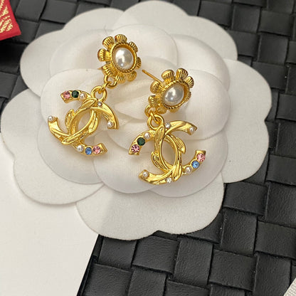 Pendientes Florales Dorados de Moda