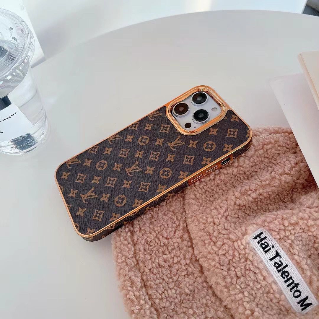 Étui en cuir monogrammé à cadre métallique