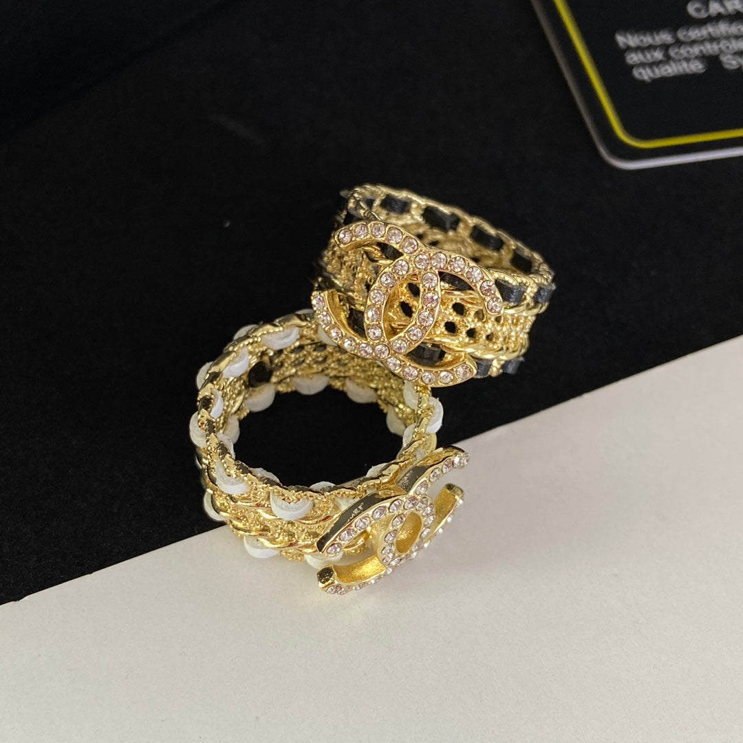 Bague en cuir avec lanière de tempérament