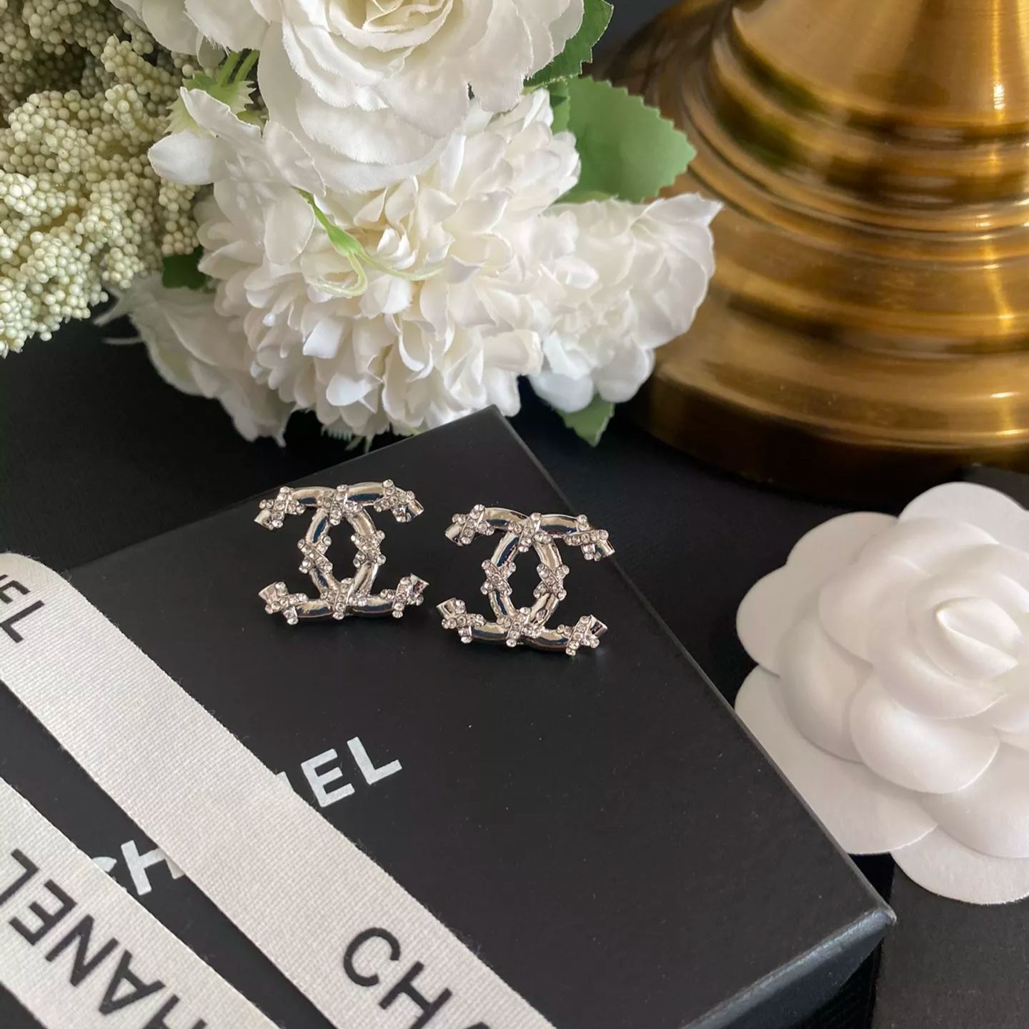 Boucles d'oreilles clous en cristal étincelant