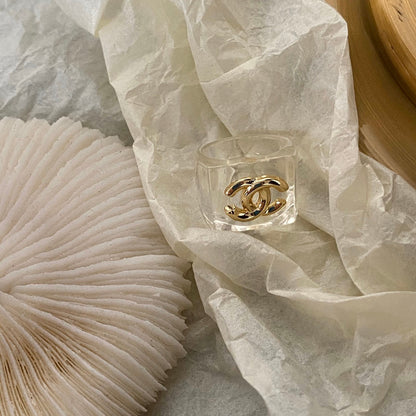 Anillo de acrílico cerrado transparente de moda