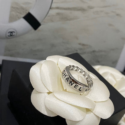 Anillo de letras de moda con costura de diamantes
