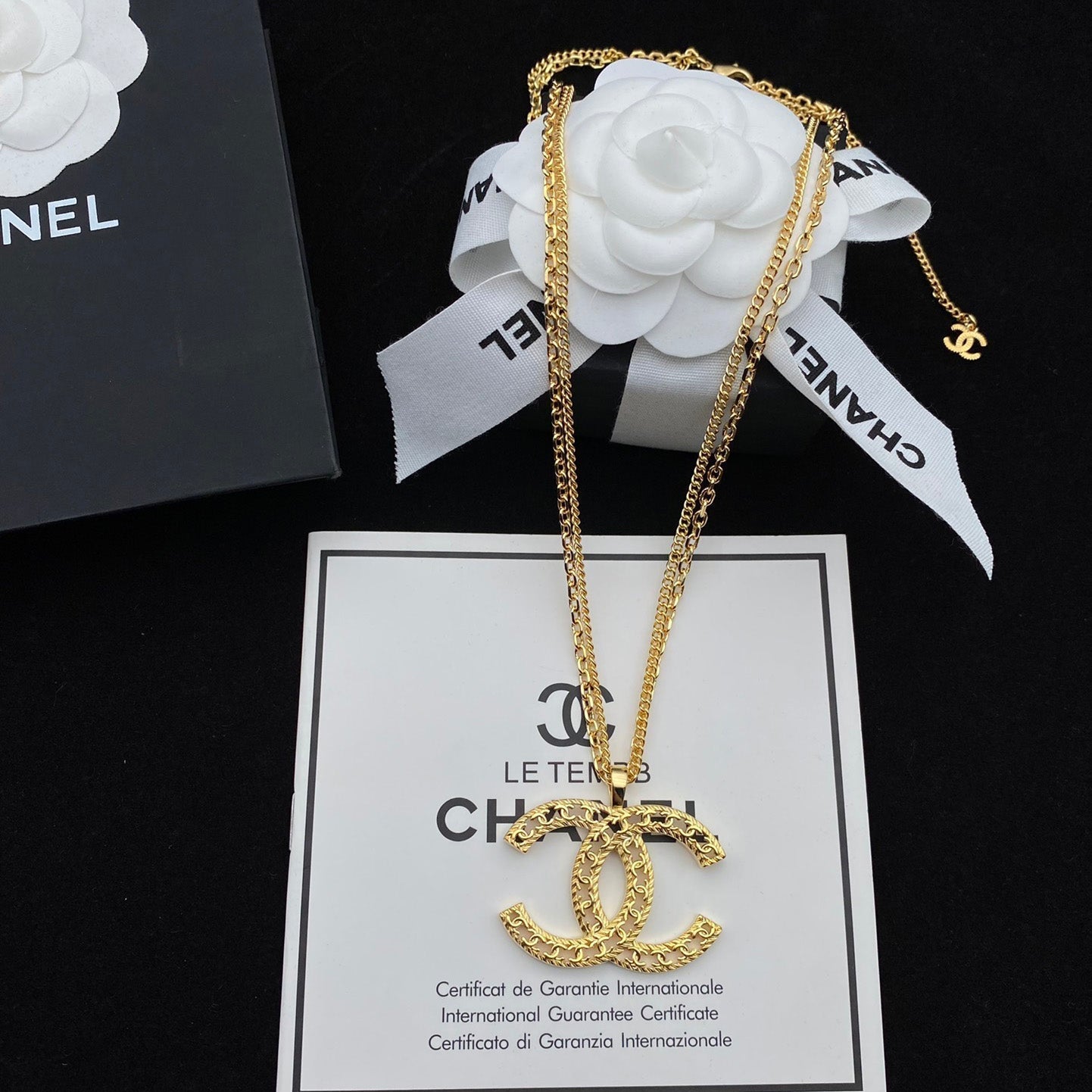 Collier pendentif creux double couche simple