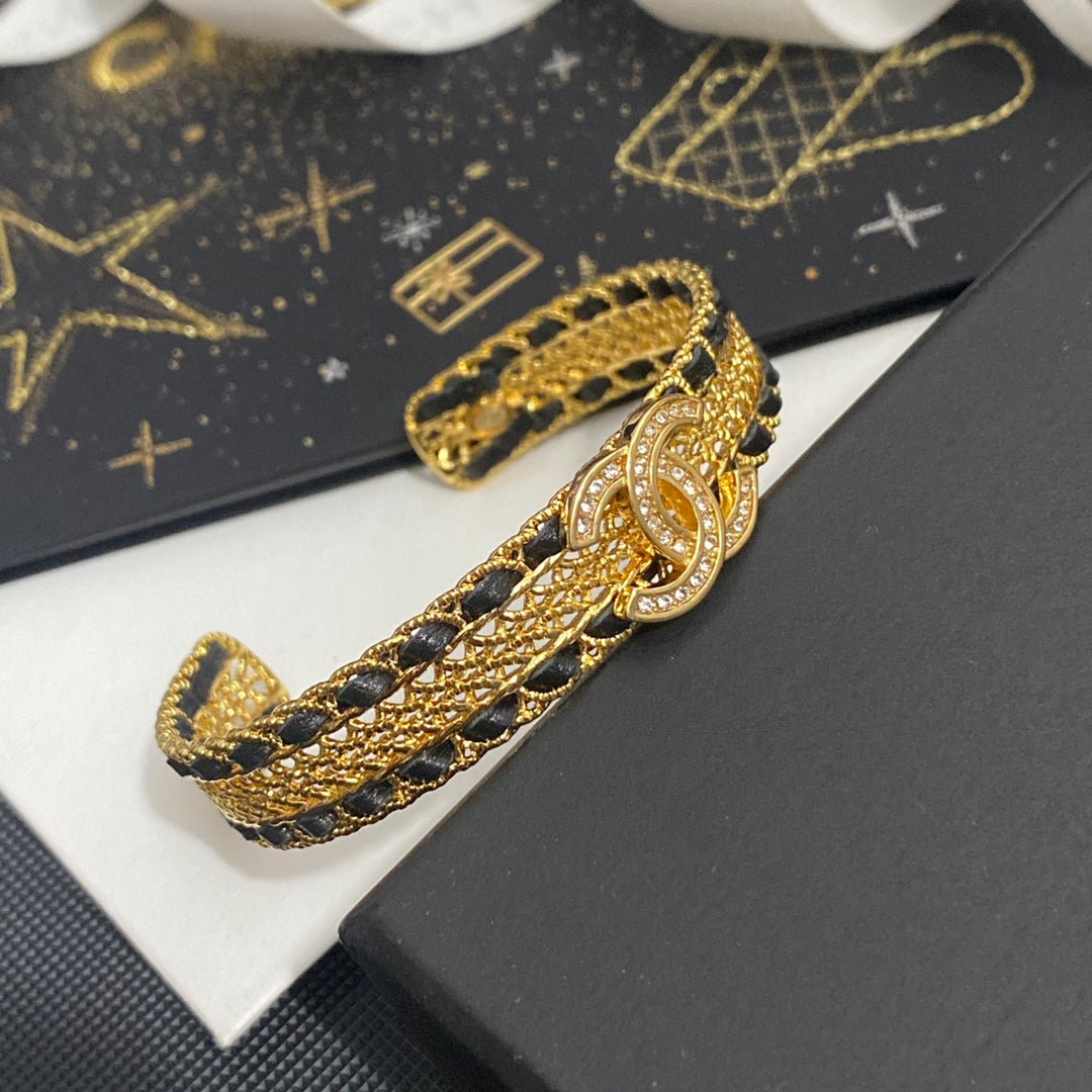 Bracelet en cuir avec lettres zircon