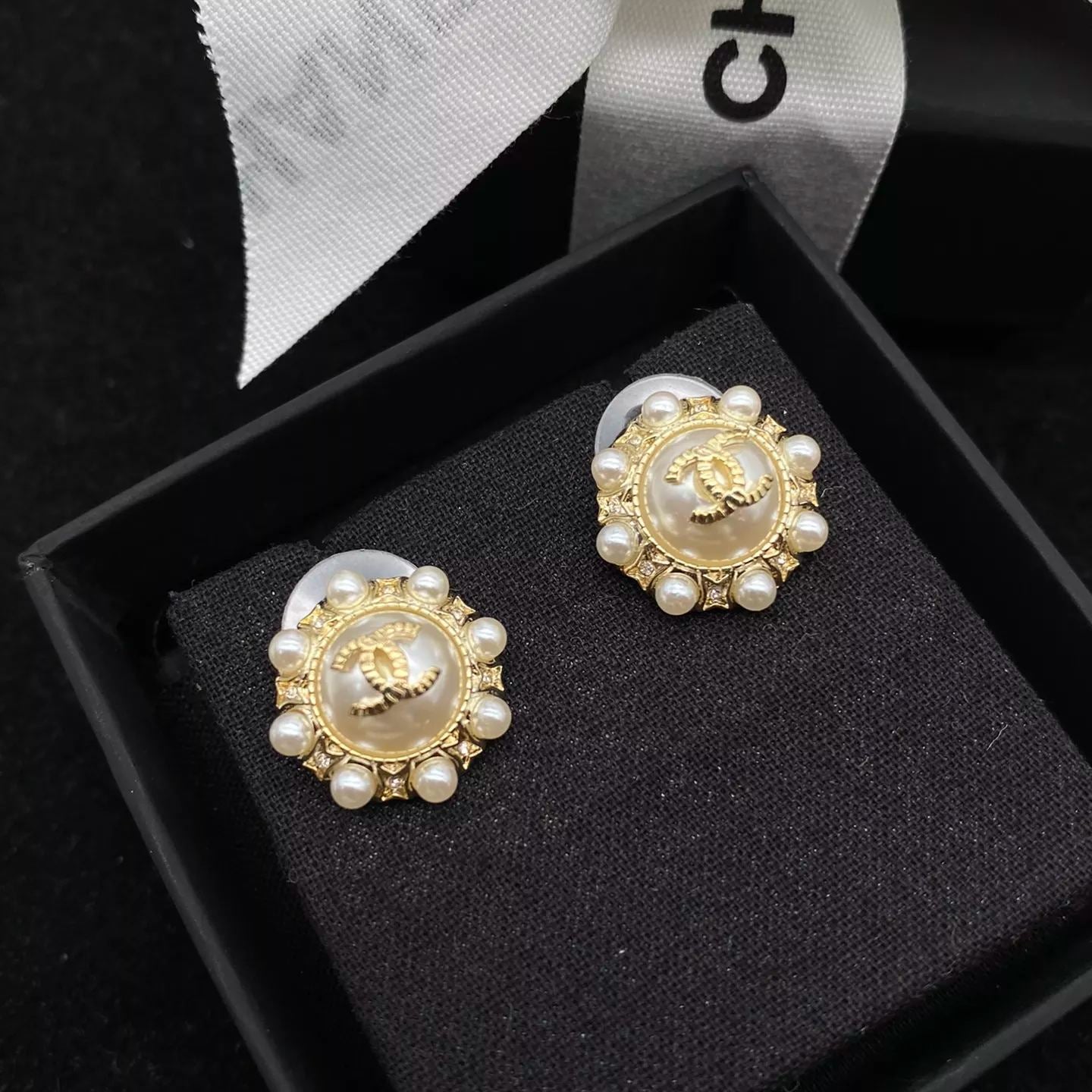 Pendientes redondos de perlas suaves