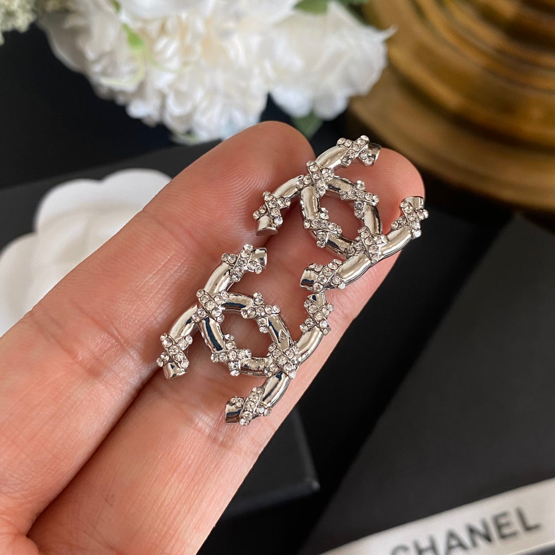 Boucles d'oreilles clous en cristal étincelant