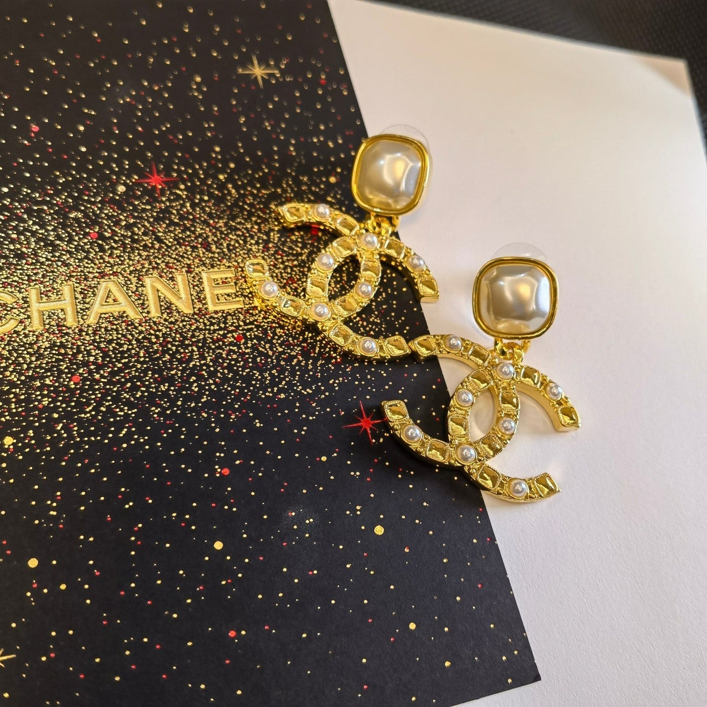 Pendientes de perlas de lujo bañados en oro
