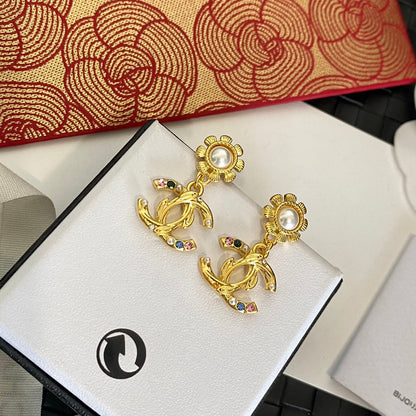 Pendientes Florales Dorados de Moda