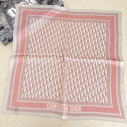 Foulard carré en soie gaufrée rétro mode