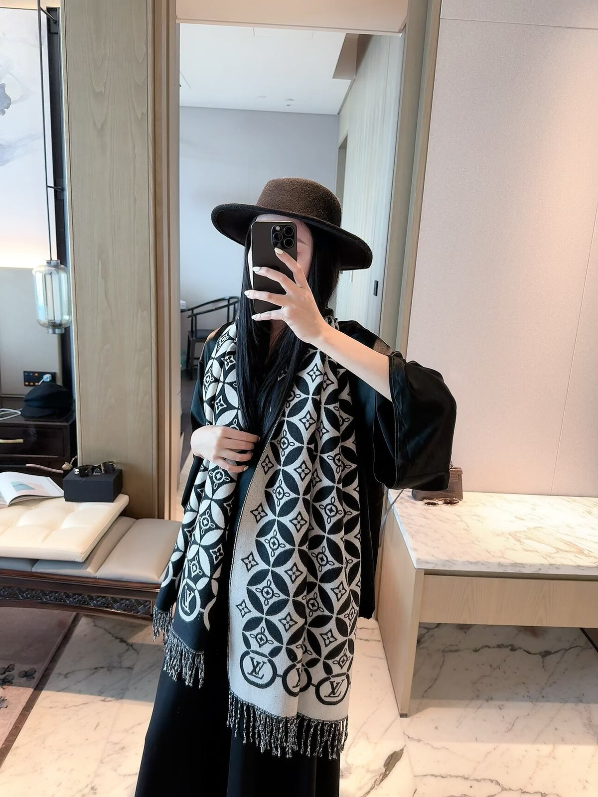 ✨ 2026 New Geometric Circle Jacquard Cashmere Scarf – Vintage Artistic Quiet Luxury