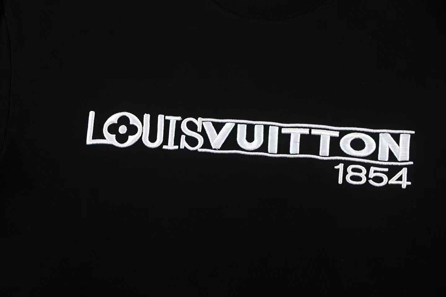 Nouveau t-shirt de broderie à la mode