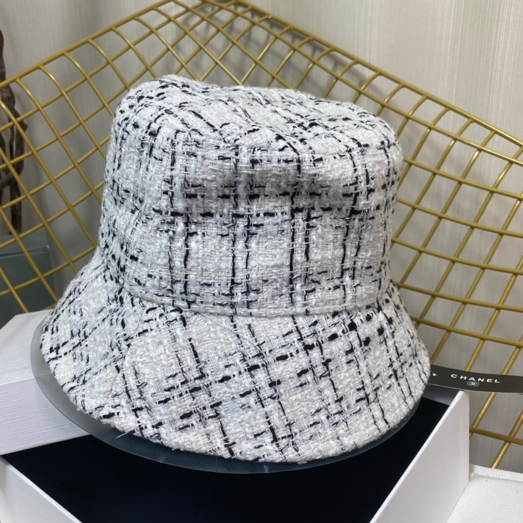 Bob brodé coloré et tendance