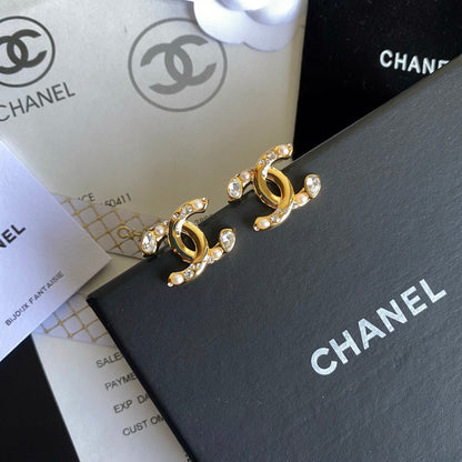 Boucles d'oreilles tendance avec perles et diamants