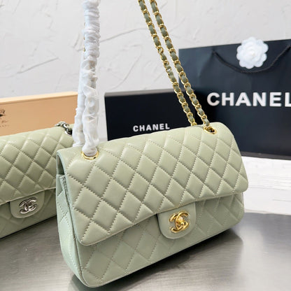 Bolso clásico de solapa de cuero
