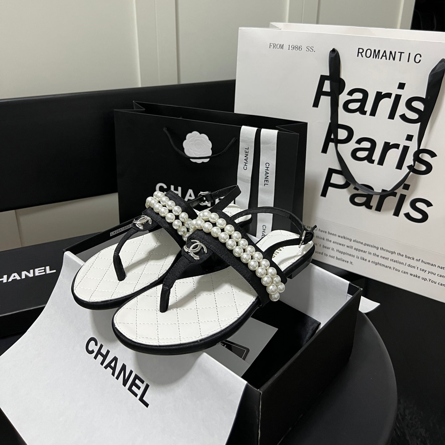 Sandalias de perlas con diseño de moda