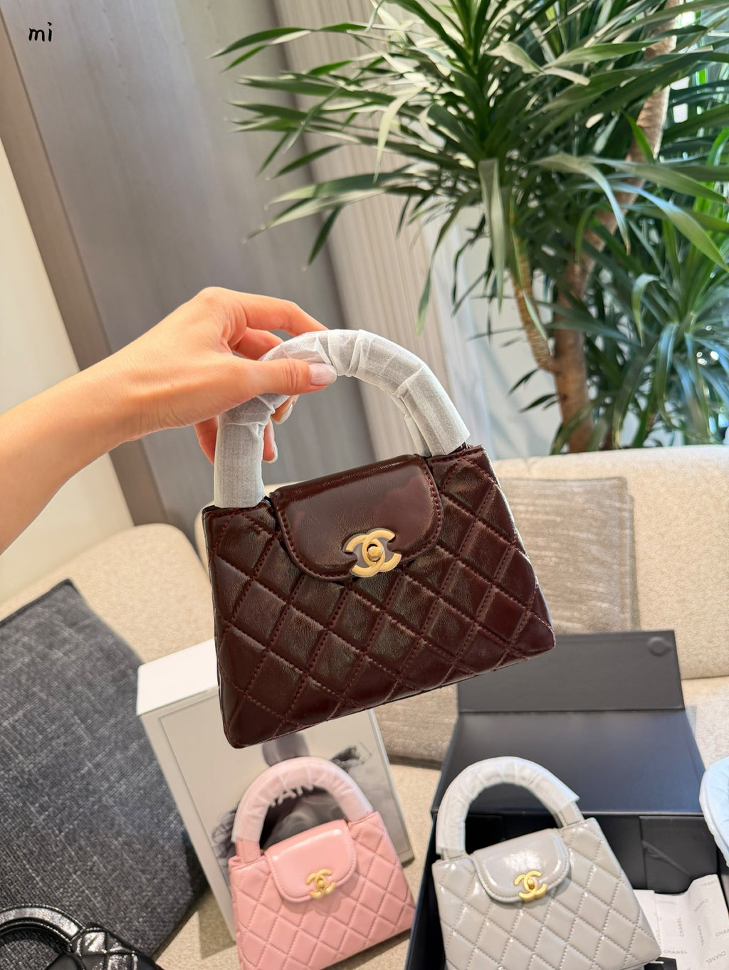 Classic Kelly-Style Chain Bag | Timeless Elegance