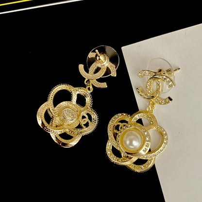 Boucles d'oreilles fleur diamant et perle