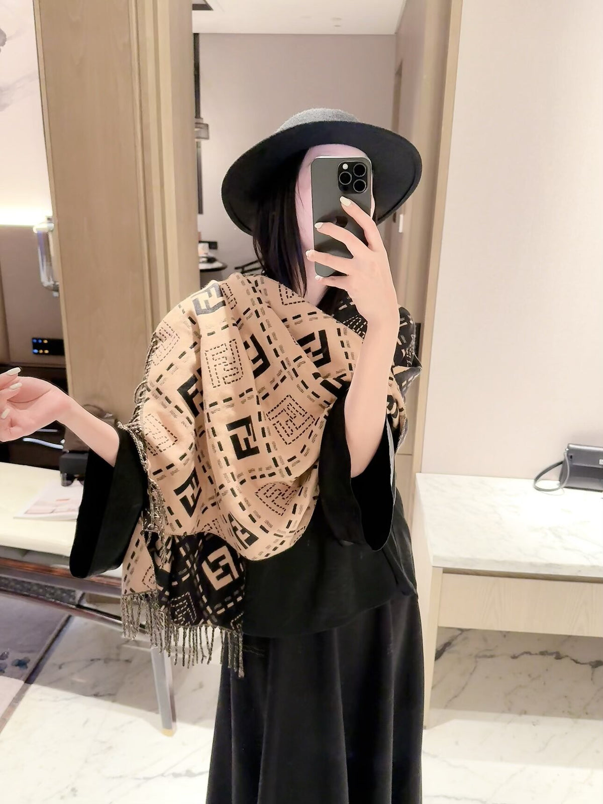 2026 New Geometric Jacquard Cashmere Scarf – Soft Thick Cashmere, Reversible Styling, Multiple Colors