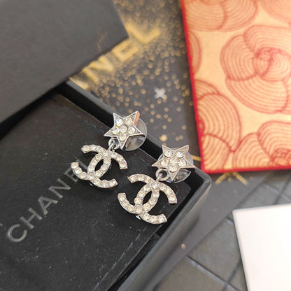 Pendientes de moda con logo de estrella de diamantes